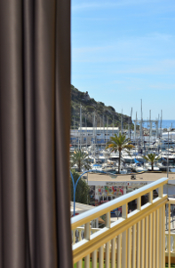 Ejemplo habitaci�n doble est�ndar, vista lateral al Pe��n de Ifach