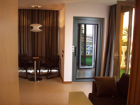 Sal�n habitaci�n Junior Suite, cama de matrimonio King Size, vista frontal al mar