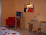 Habitaci&oacute;n especial, cama de matrimonio King Size, vista frontal al mar